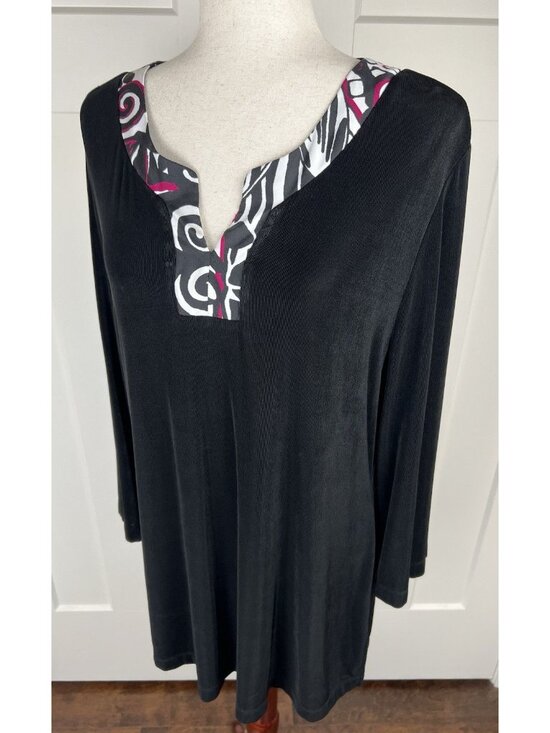 Chico’s Travelers Tunic Top Size 3 Black 3/4 Bell Sleeve Stretch Travel Blouse - Picture 6 of 8